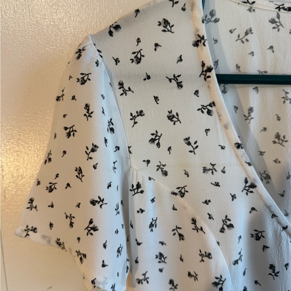 Brandy Melville Cream Flutter Sleeve Sundress - Picture 3 of 9